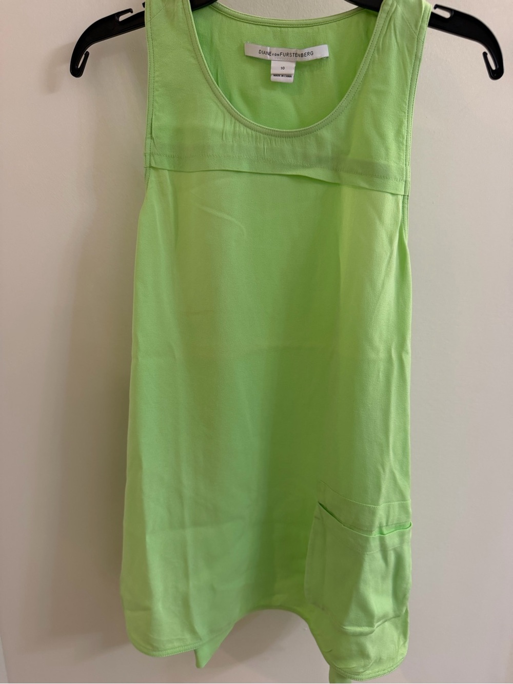 Diane von Furstenberg Neon Green Sleeveless Shift Dress, size 10